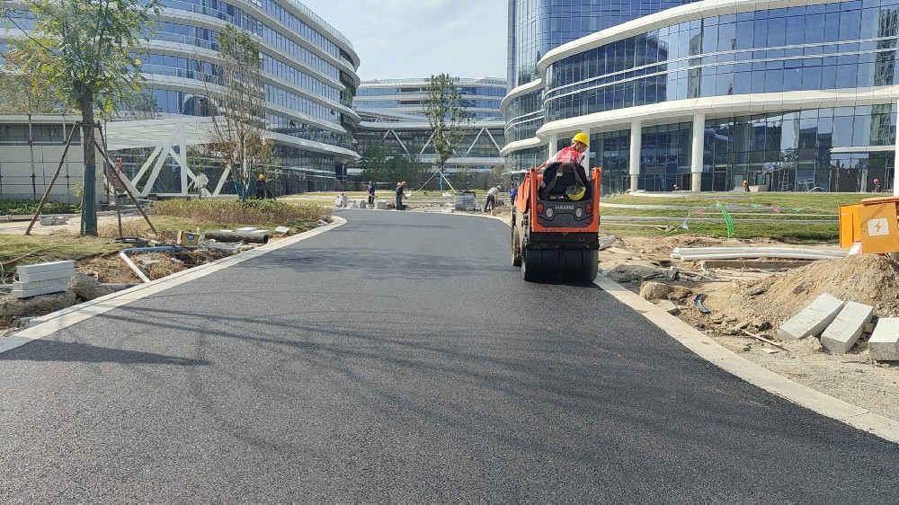 鄭州瀝青混凝土路面碾壓施工技術